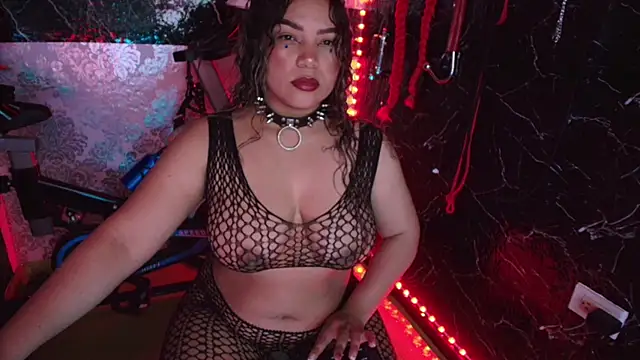 scarlet queen   online show from December 15, 8:35 pm