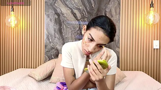 Snapshot of Samara_Smith04 chatting on October 15, 8:20 pm Samara Smith04 online show from October 15, 8:20 pm