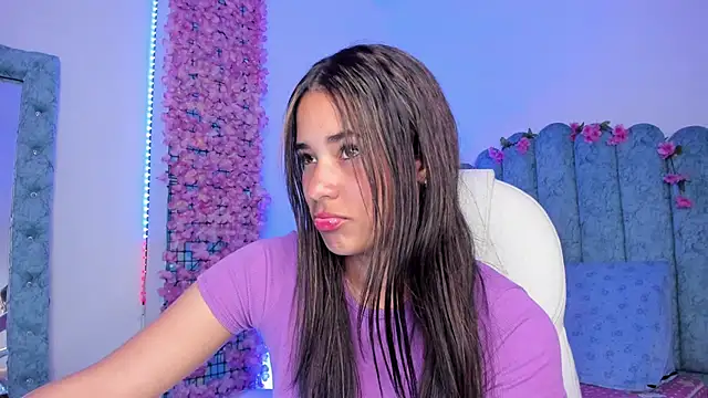 Snapshot of Camila_Smith_23 chatting on October 24, 1:13 am Camila Smith 23 online show from October 24, 1:13 am