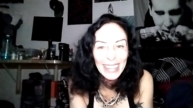 Snapshot of inkdhollow1 chatting on October 8, 9:07 am inkdhollow1 online show from October 8, 9:07 am