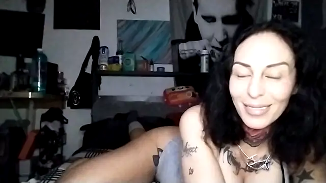 Snapshot of inkdhollow1 chatting on October 9, 2:53 am inkdhollow1 online show from October 9, 2:53 am
