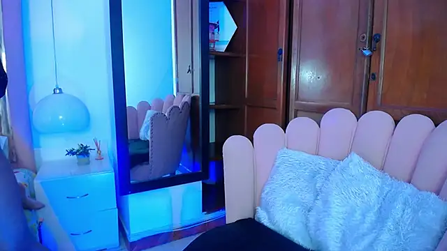 Snapshot of Amara_Martell chatting on October 10, 12:48 pm Amara Martell online show from October 10, 12:48 pm