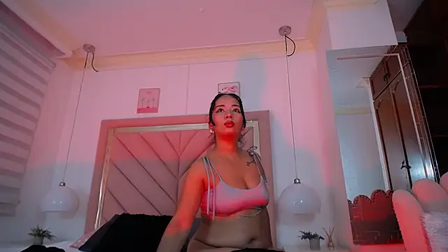 Snapshot of Amara_Martell chatting on October 18, 3:20 am Amara Martell online show from October 18, 3:20 am