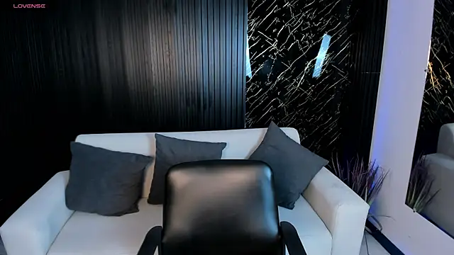 VenusCooper online show from November 8, 6:40 pm