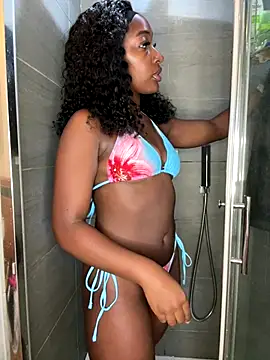 Snapshot of BaddieS_x chatting on October 6, 9:01 pm BaddieS x online show from October 6, 9:01 pm