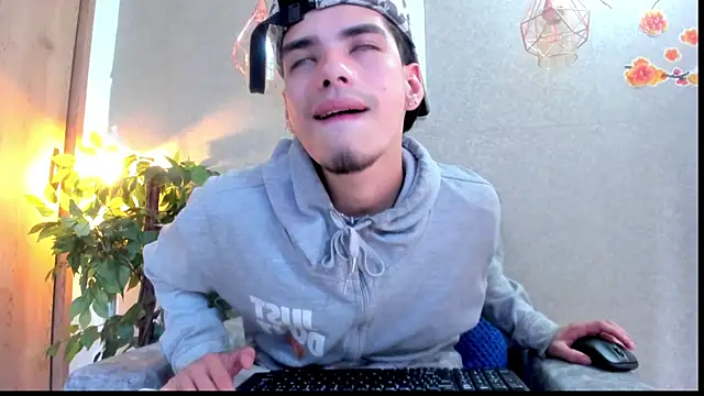 Snapshot of Axelwiliams chatting on October 8, 6:27 pm Axelwiliams online show from October 8, 6:27 pm