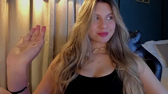 Snapshot of mia_curry chatting on May 20, 8:15 pm mia curry online show from May 20, 8:15 pm