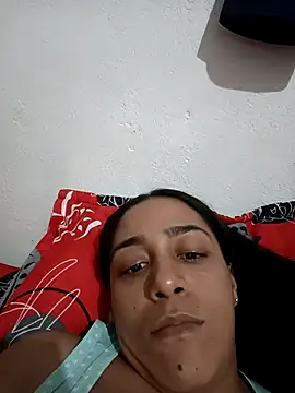 LucyAndBella online show from December 20, 11:01 pm