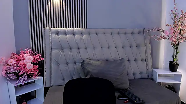 Xiomara Stwart online show from January 11, 12:15 am