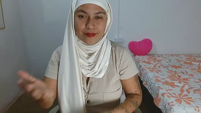 Nadia hasbun online show from November 12, 12:16 pm