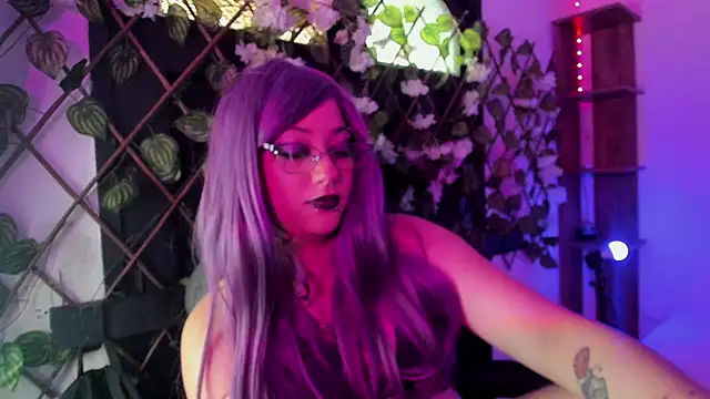 Snapshot of Kora_Red69 chatting on April 19, 3:44 pm Kora Red69 online show from April 19, 3:44 pm
