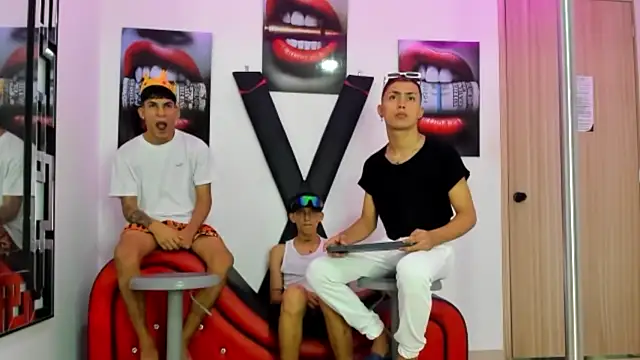 VERY HOT GUYS online show from October 31, 1:17 am