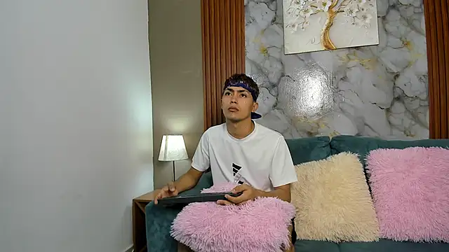 VERY HOT GUYS online show from February 21, 1:23 pm