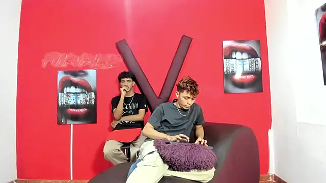 VERY HOT GUYS online show from April 11, 7:18 pm