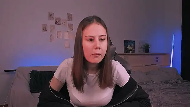 Snapshot of adelle046 chatting on October 16, 1:23 pm adelle046 online show from October 16, 1:23 pm