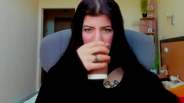 Snapshot of Miamoora chatting on October 16, 8:15 am Miamoora online show from October 16, 8:15 am