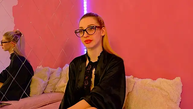 Sia a online show from February 9, 5:11 am