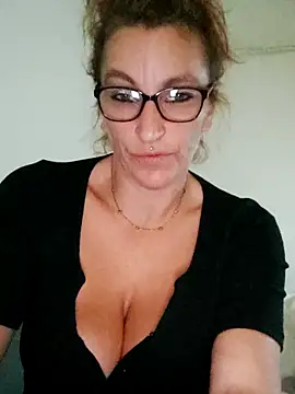 Fifi83Bell online show from November 8, 2:50 pm