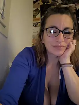 Fifi83Bell online show from January 18, 12:25 am