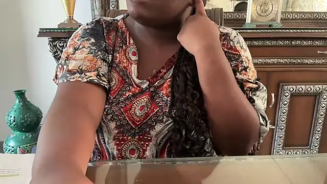 nanaisbackk online show from December 5, 8:12 am