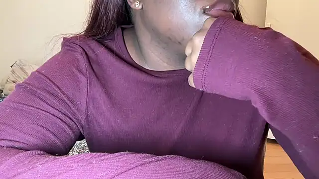 nanaisbackk online show from February 10, 11:03 am