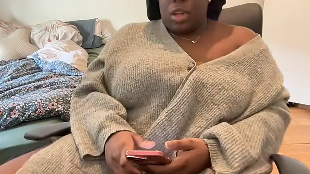 nanaisbackk online show from February 17, 9:28 am