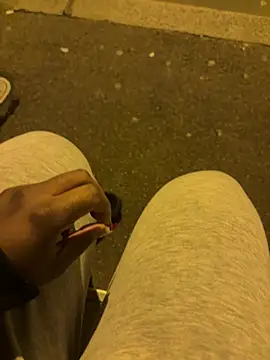 nanaisbackk online show from February 25, 10:52 pm