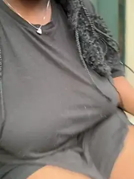 nanaisbackk online show from February 27, 12:05 pm