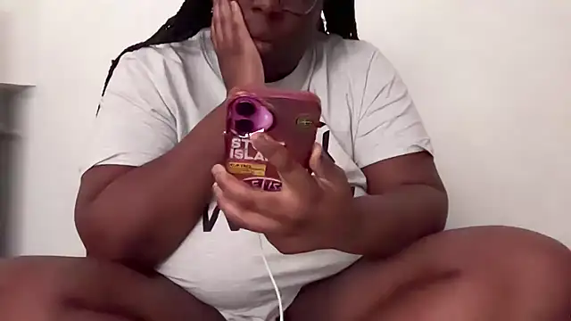 nanaisbackk online show from April 10, 8:57 pm