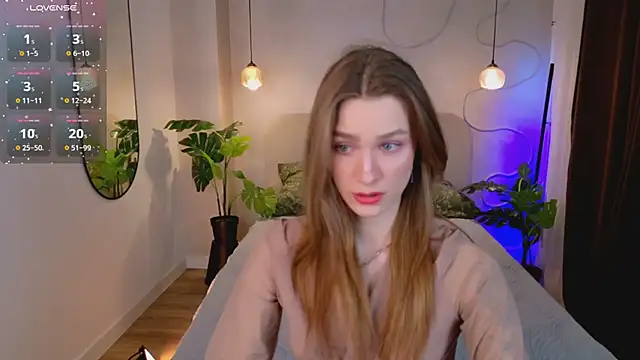 Snapshot of PollyMayer chatting on February 5, 8:46 pm PollyMayer online show from February 5, 8:46 pm