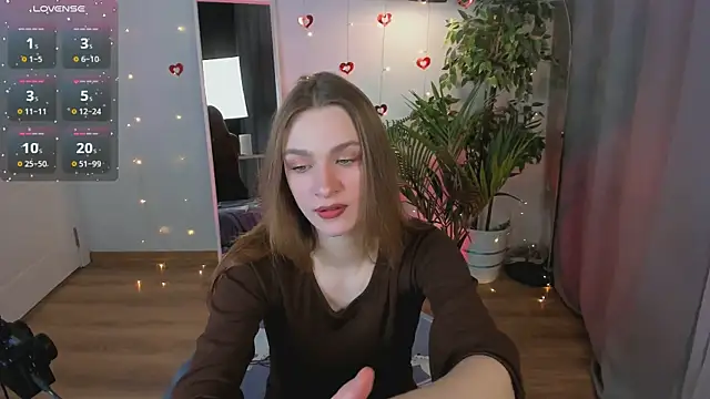 Snapshot of PollyMayer chatting on February 8, 8:56 pm PollyMayer online show from February 8, 8:56 pm