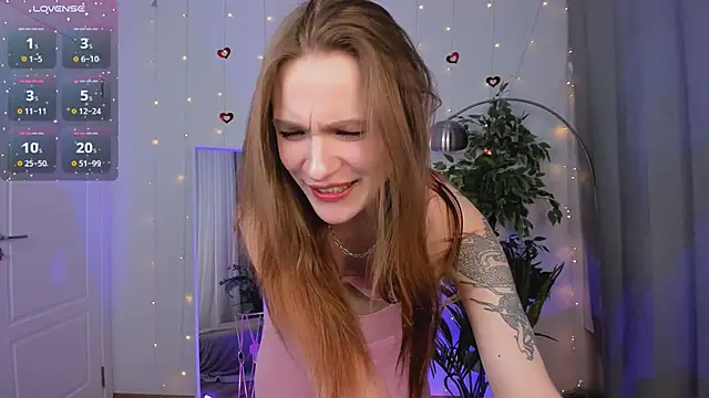 Snapshot of PollyMayer chatting on February 11, 8:36 pm PollyMayer online show from February 11, 8:36 pm