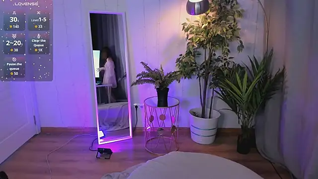 Snapshot of PollyMayer chatting on February 22, 9:35 pm PollyMayer online show from February 22, 9:35 pm