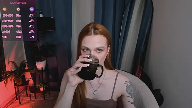 Snapshot of PollyMayer chatting on May 21, 8:49 pm PollyMayer online show from May 21, 8:49 pm