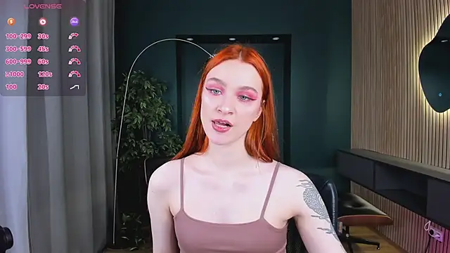 Snapshot of PollyMayer chatting on June 2, 8:44 pm PollyMayer online show from June 2, 8:44 pm