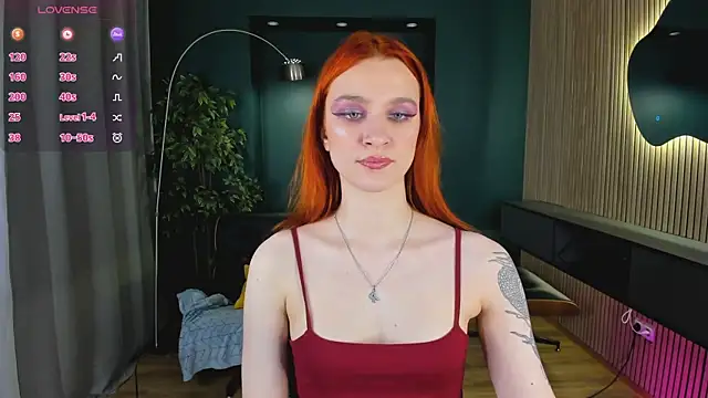 Snapshot of PollyMayer chatting on June 3, 8:47 pm PollyMayer online show from June 3, 8:47 pm