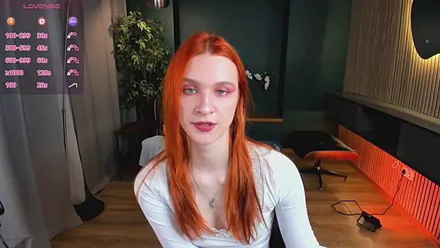 Snapshot of PollyMayer chatting on June 5, 8:58 pm PollyMayer online show from June 5, 8:58 pm