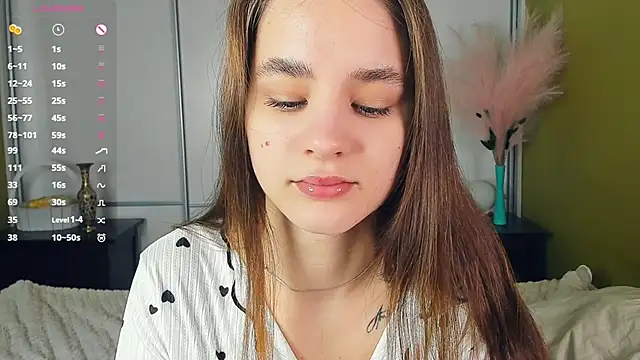 JinnyMcie online show from April 13, 7:25 am