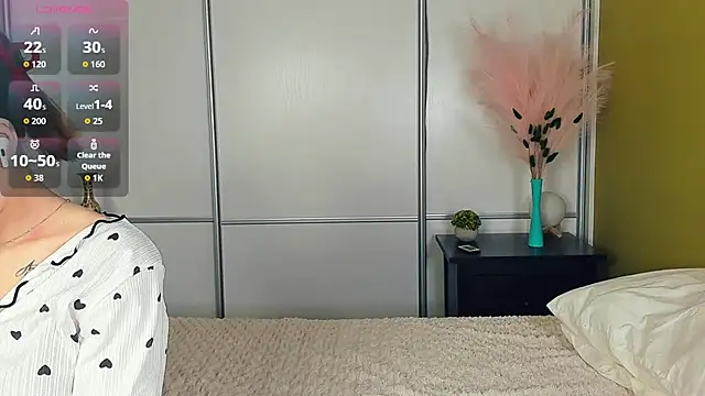 JinnyMcie online show from April 29, 9:35 am