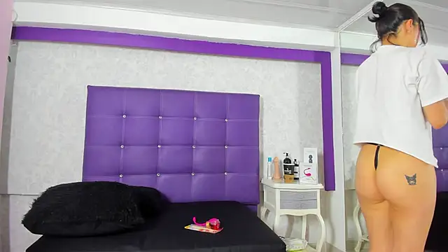 LeaMoreau22 online show from October 12, 12:15 pm