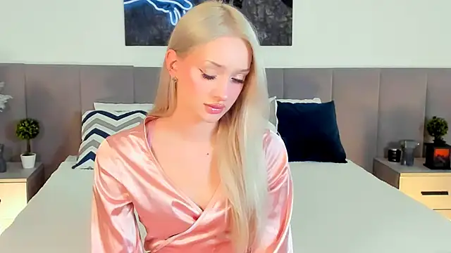 SugarWhisper online show from November 18, 3:05 pm