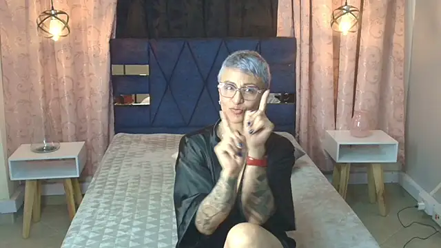 Charlotte  Gray online show from December 5, 7:50 am