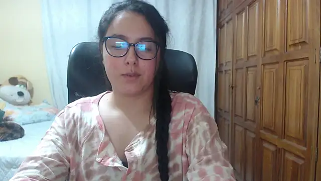 Venus cat  online show from April 14, 2:50 am