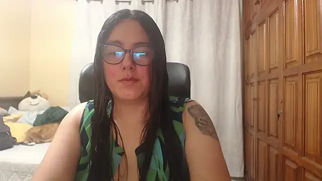 Snapshot of Venus_cat_ chatting on May 1, 11:31 pm Venus cat online show from May 1, 11:31 pm