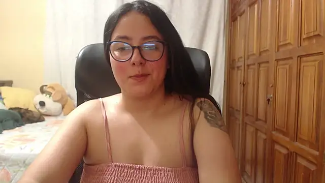 Snapshot of Venus_cat_ chatting on May 16, 2:19 am Venus cat online show from May 16, 2:19 am