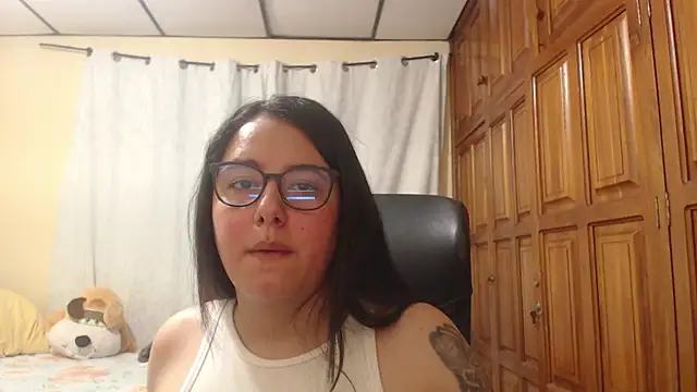 Snapshot of Venus_cat_ chatting on May 17, 2:20 am Venus cat online show from May 17, 2:20 am