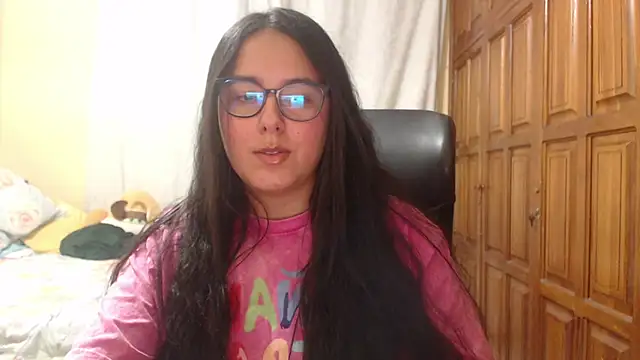 Snapshot of Venus_cat_ chatting on May 18, 3:02 am Venus cat online show from May 18, 3:02 am