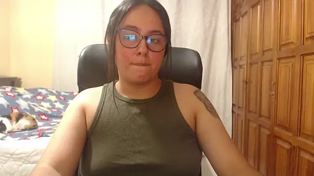 Snapshot of Venus_cat_ chatting on May 30, 1:57 am Venus cat online show from May 30, 1:57 am