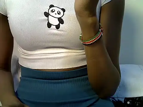 Snapshot of Southqueen18 chatting on October 19, 10:10 pm Southqueen18 online show from October 19, 10:10 pm