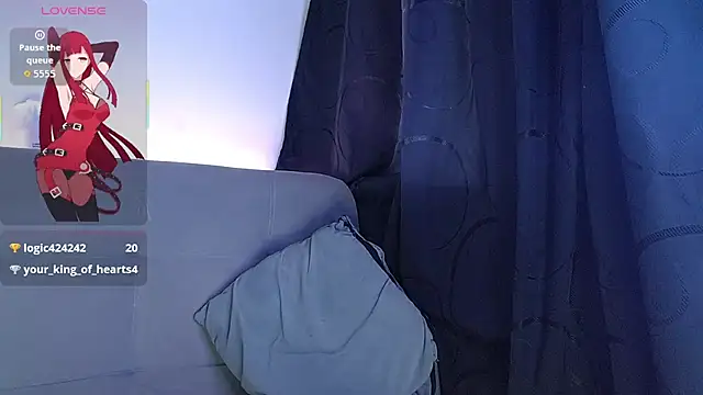 Snapshot of JuliethaFox chatting on June 11, 2:53 am JuliethaFox online show from June 11, 2:53 am